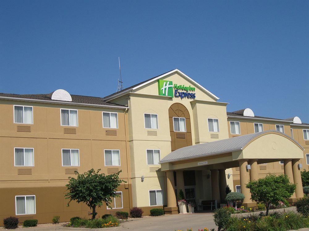 Holiday Inn Express Hotel & Suites Burlington By Ihg Ngoại thất bức ảnh