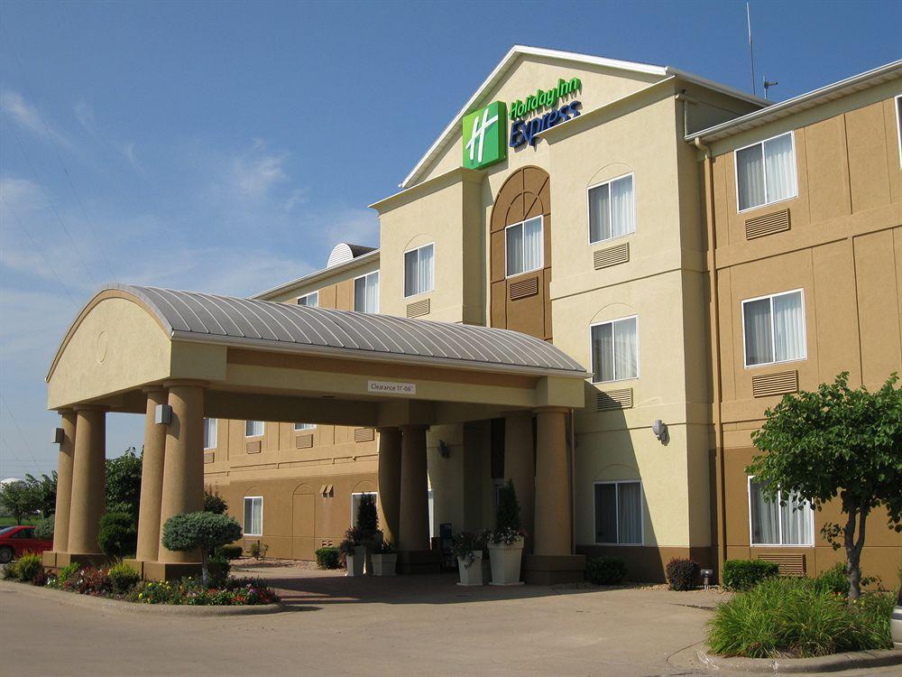 Holiday Inn Express Hotel & Suites Burlington By Ihg Ngoại thất bức ảnh