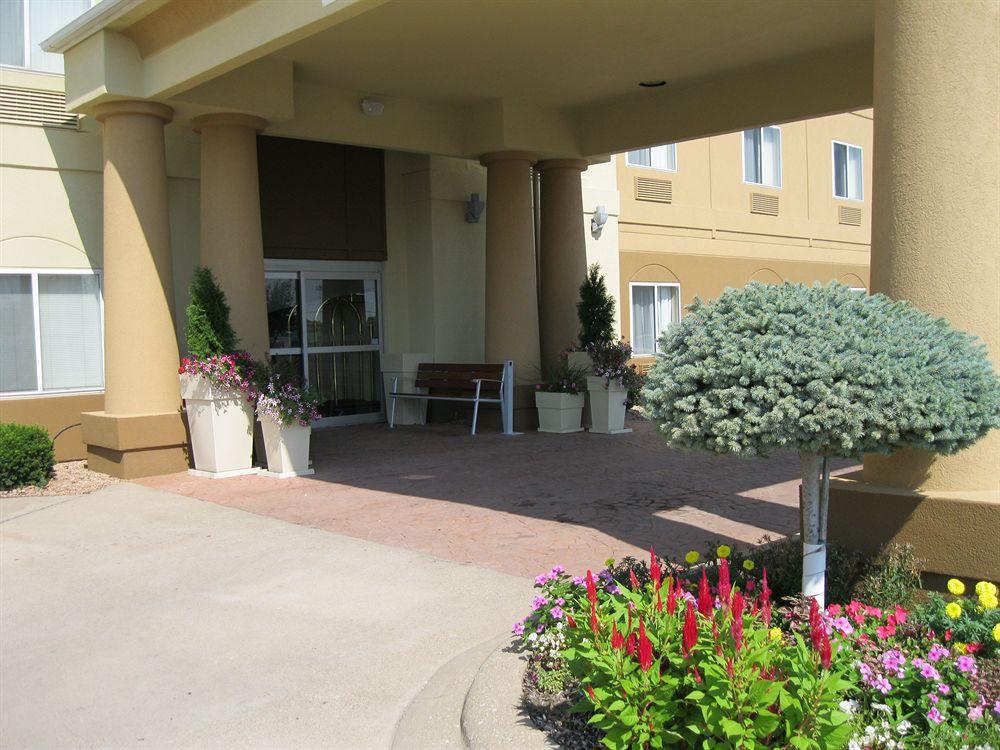 Holiday Inn Express Hotel & Suites Burlington By Ihg Ngoại thất bức ảnh