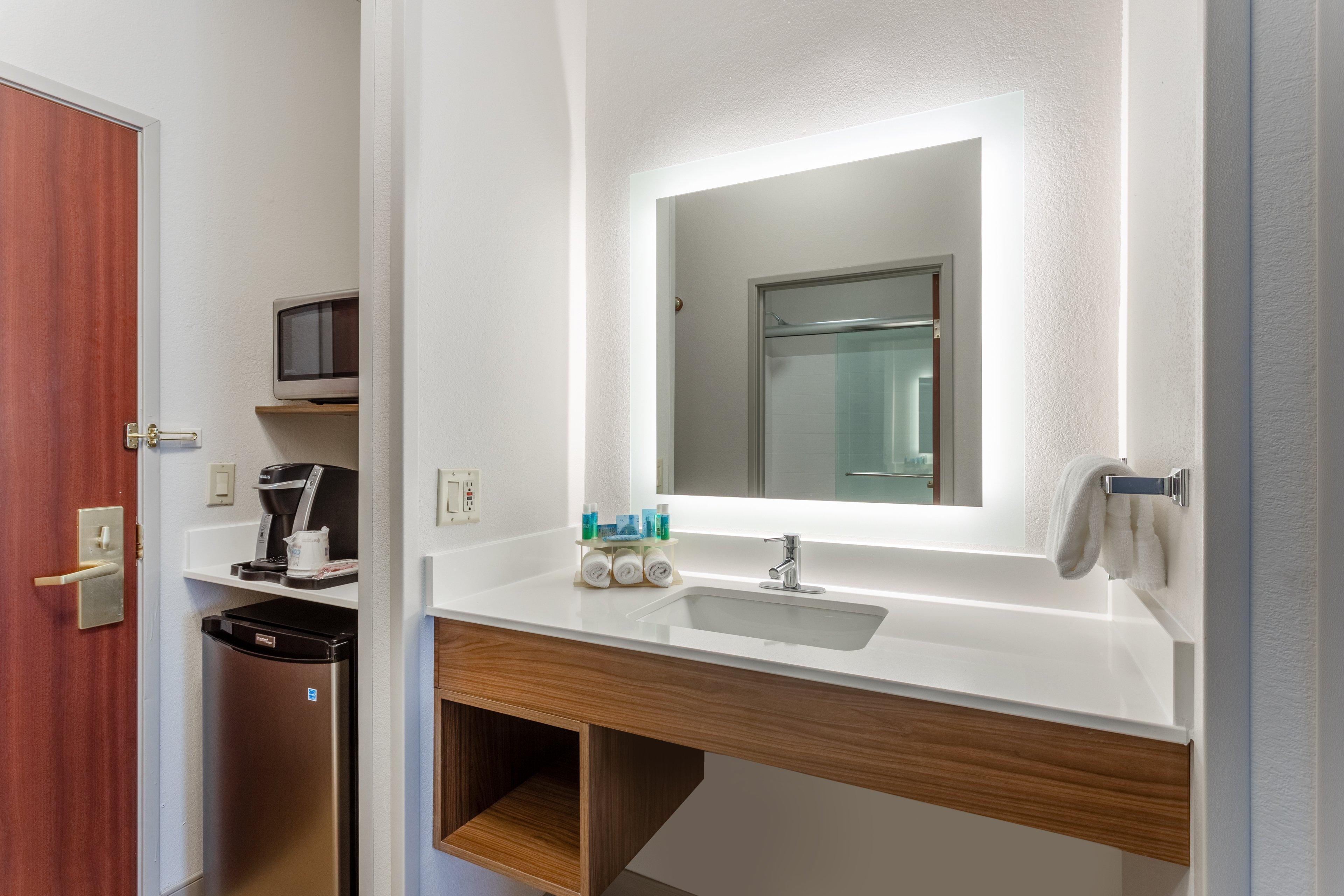 Holiday Inn Express Hotel & Suites Burlington By Ihg Ngoại thất bức ảnh