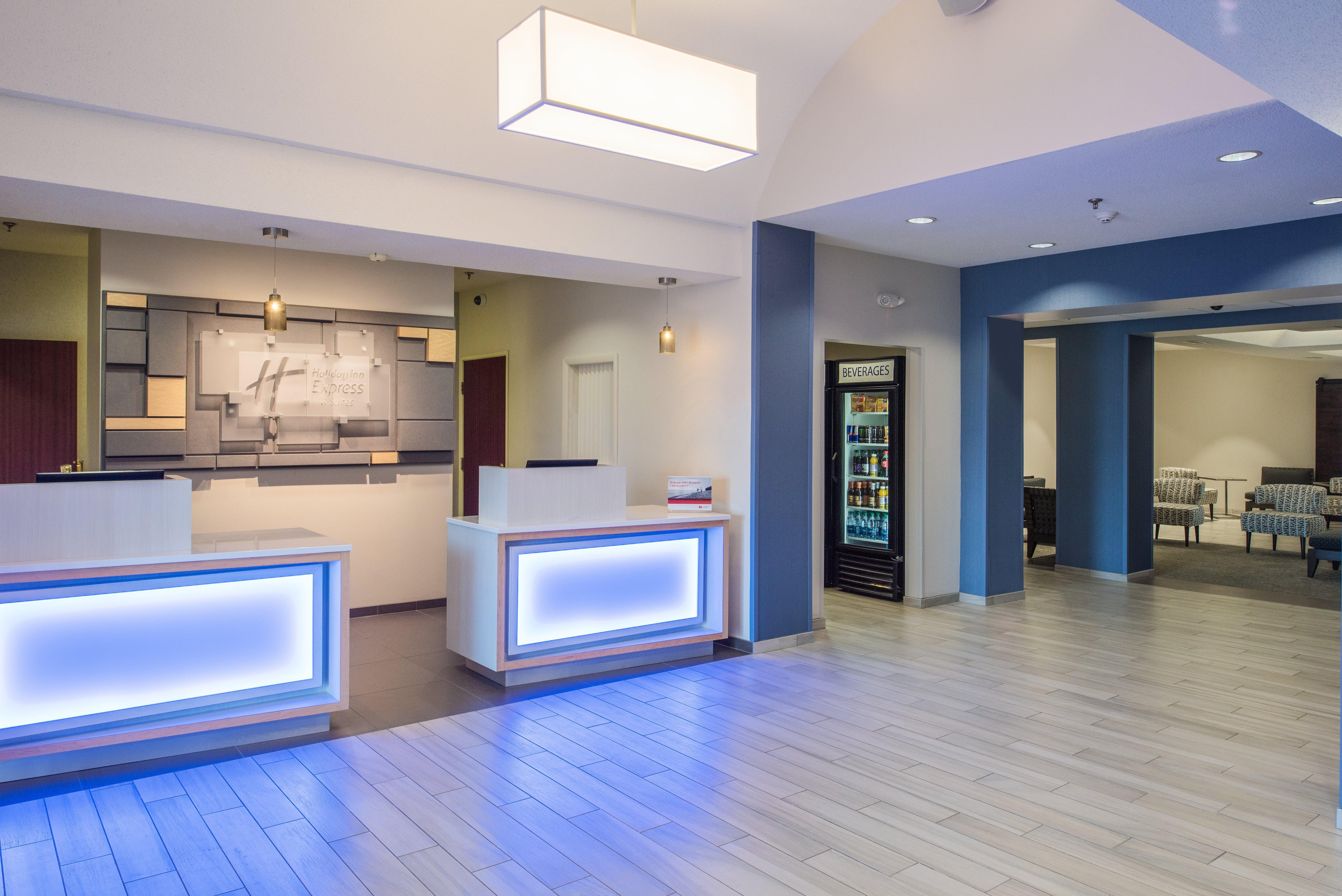 Holiday Inn Express Hotel & Suites Burlington By Ihg Ngoại thất bức ảnh