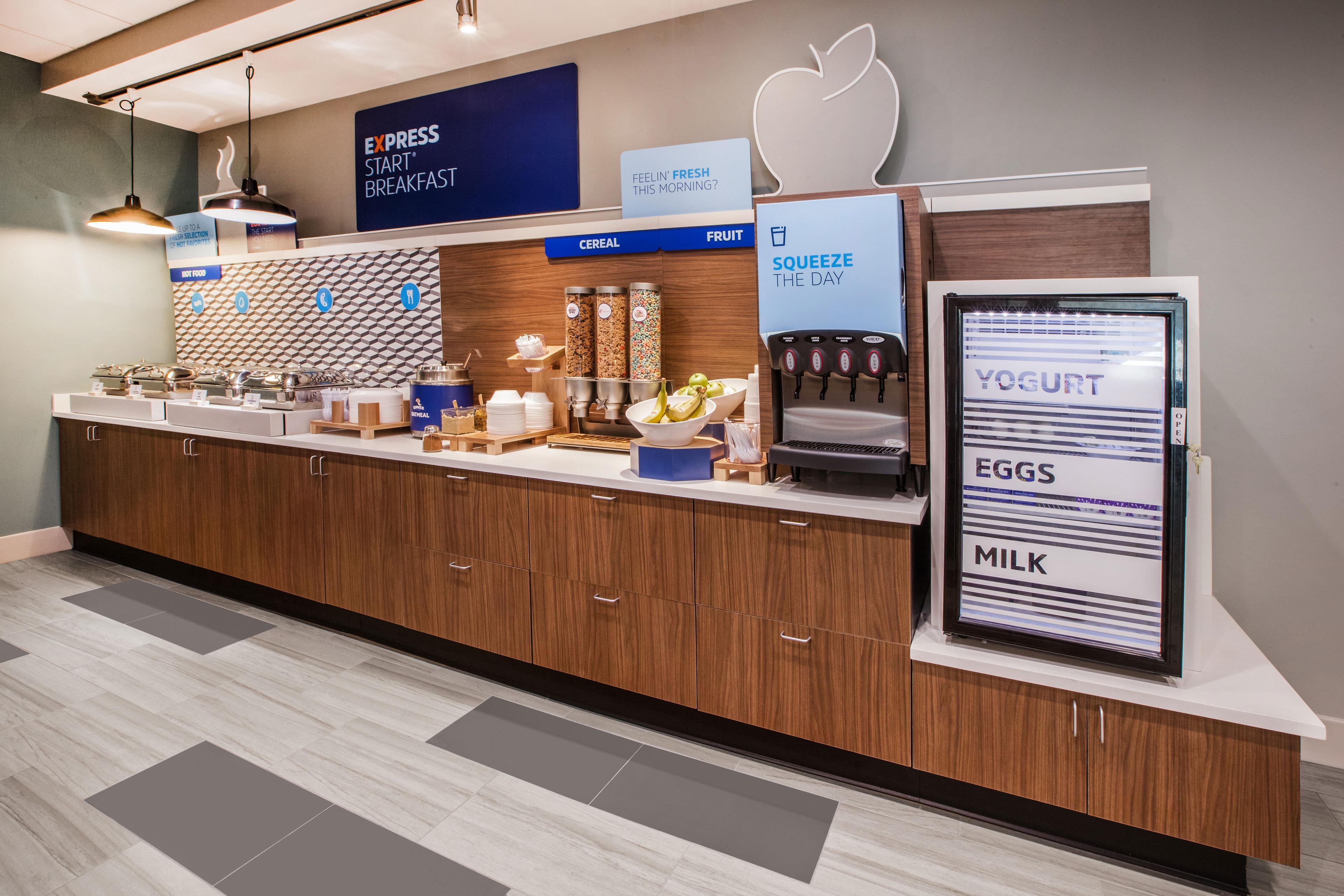 Holiday Inn Express Hotel & Suites Burlington By Ihg Ngoại thất bức ảnh