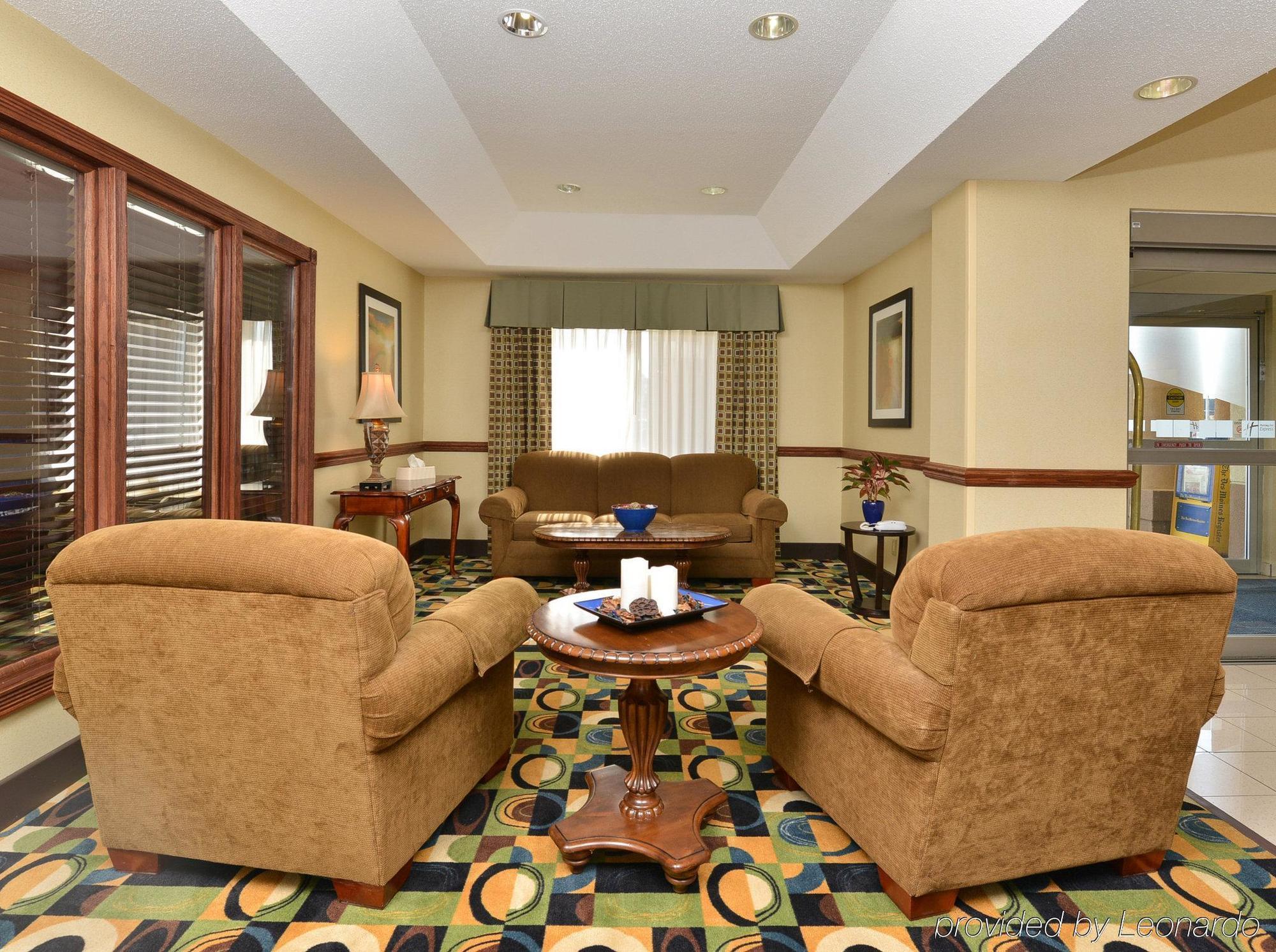 Holiday Inn Express Hotel & Suites Burlington By Ihg Ngoại thất bức ảnh