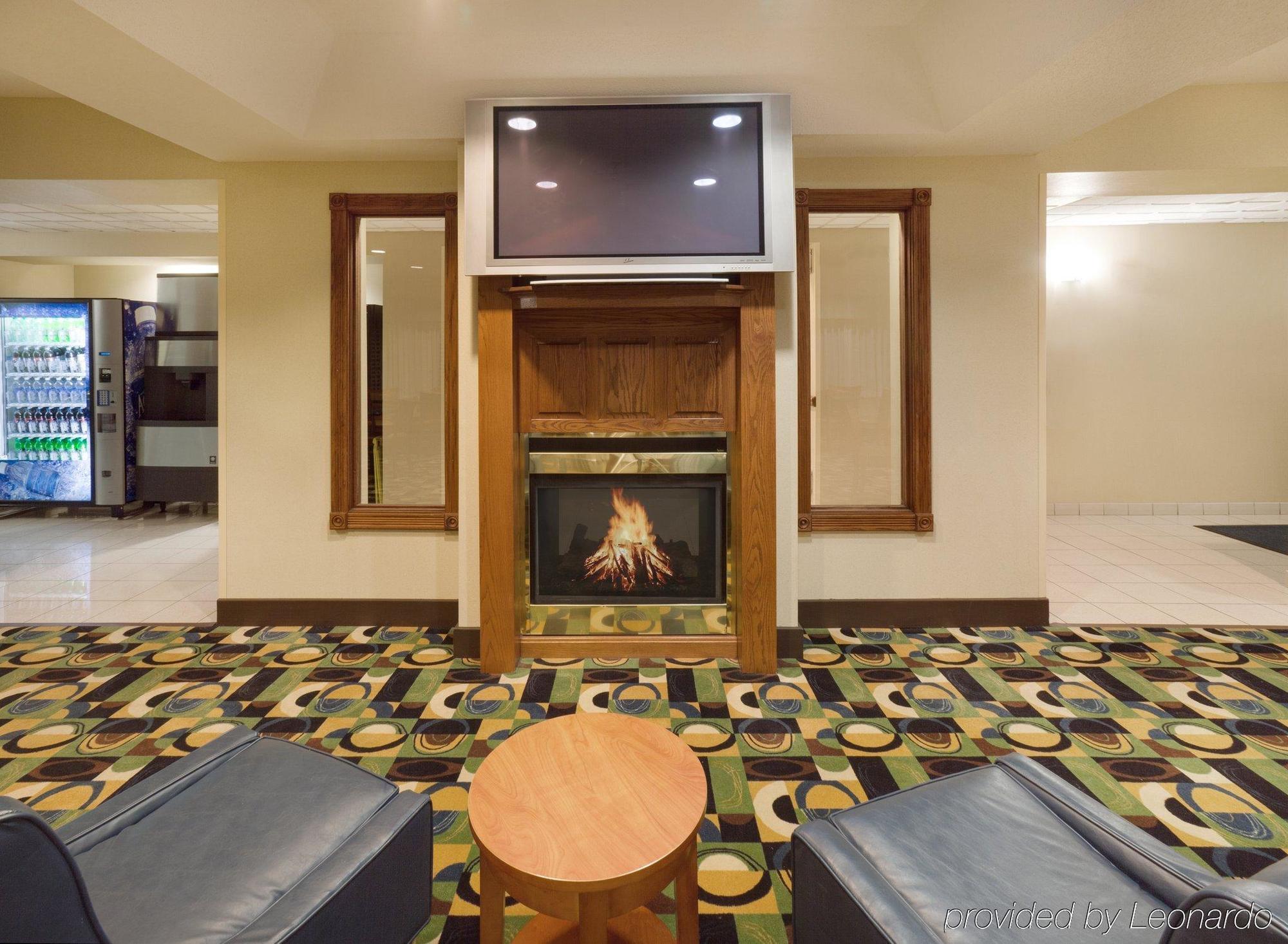 Holiday Inn Express Hotel & Suites Burlington By Ihg Nội địa bức ảnh